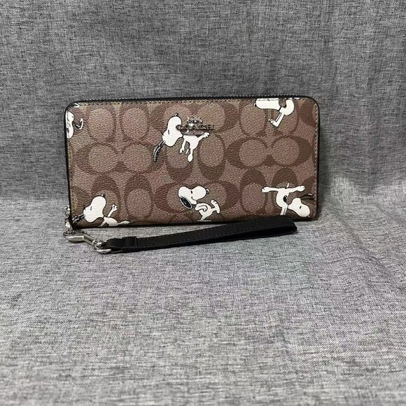 NEW COACH PEANUTS Round Zip Long Wallet Snoopy Black Round Zipper - Picture 2 of 9